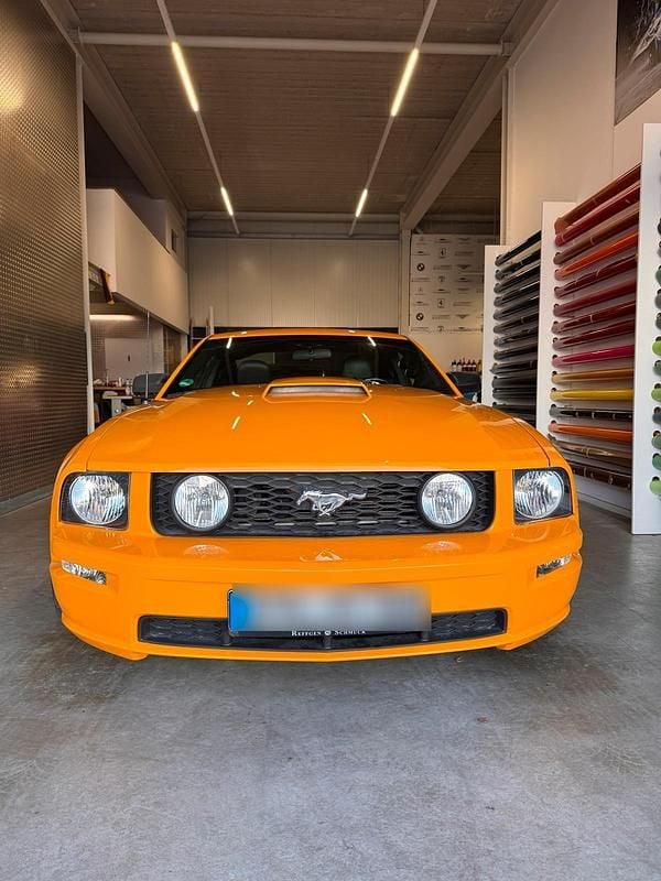 Orange Gebraucht 2007 Ford Mustang GT Coupé | 17.999 € - Bild 1/4