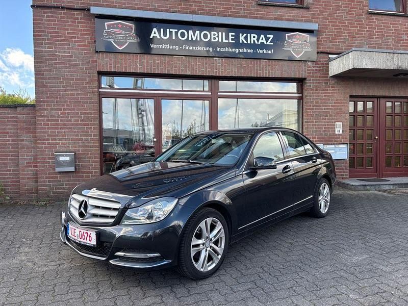 Magnetitschwarz Gebraucht 2013 Mercedes C180 Limousine | 11.850 € (Fairer Preis) - Bild 1/4