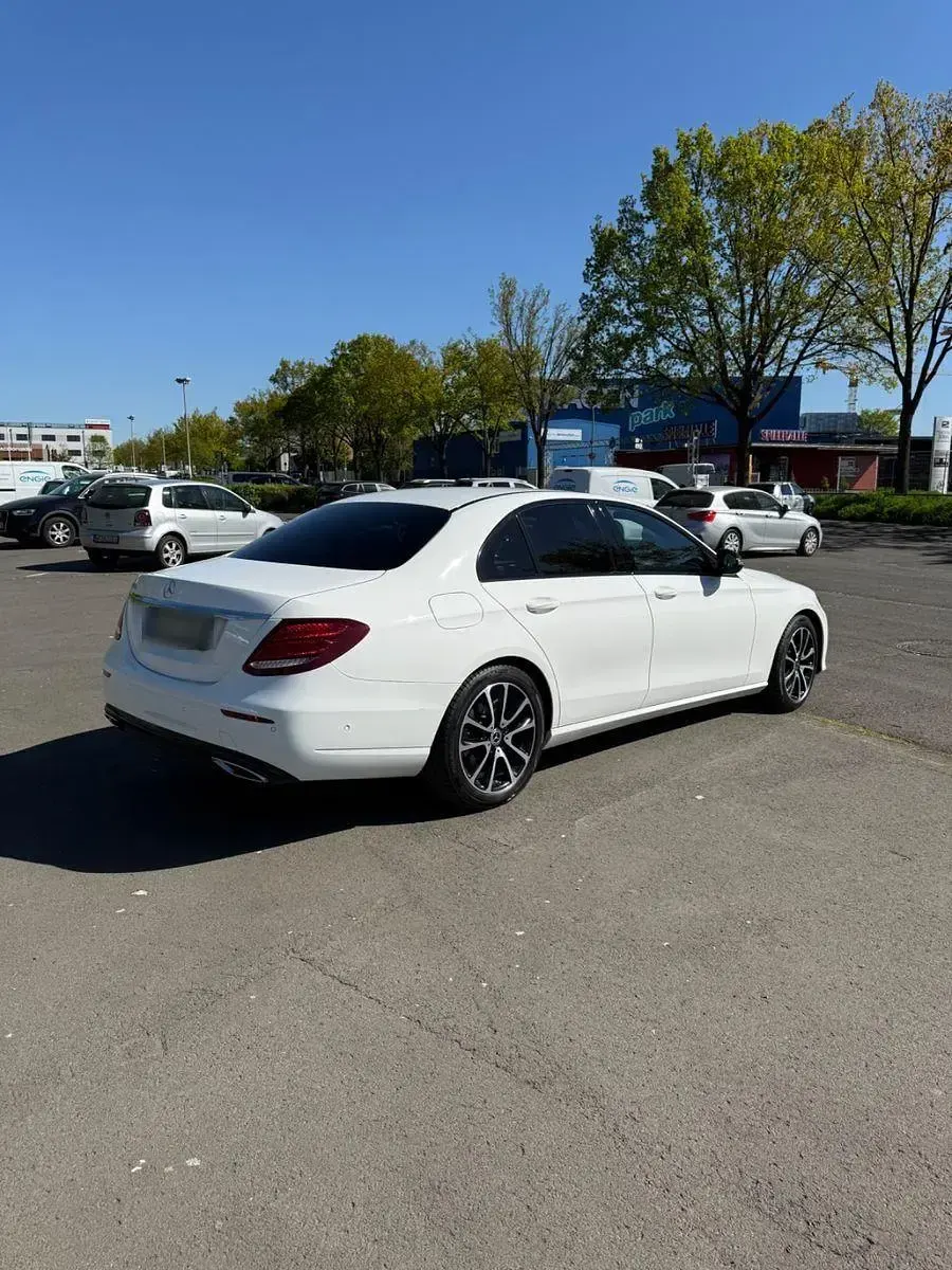 Używany Mercedes E200 160 KM (117 kW) 2020 Szary Sedan/Limuzyna