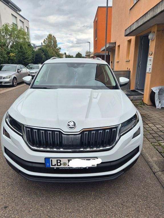 Weiß Gebraucht 2018 Skoda Kodiaq Style SUV | 19.900 € (Fairer Preis) - Bild 1/4
