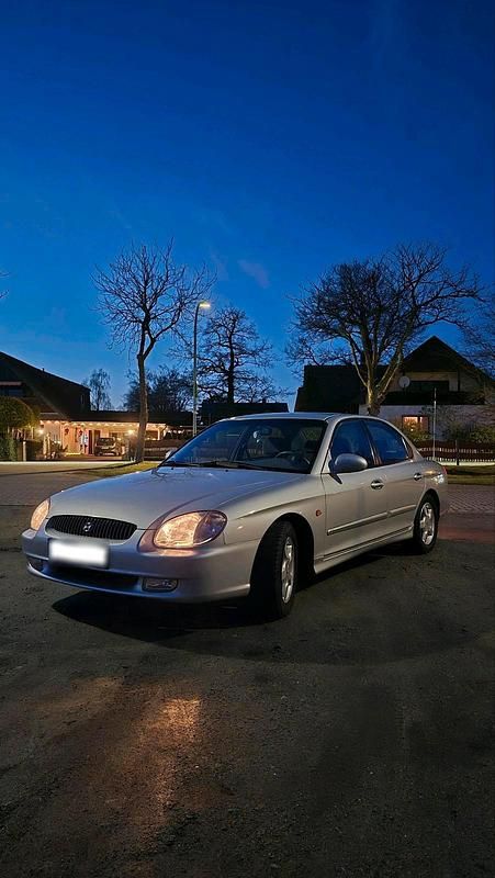 Gebraucht Hyundai Sonata 136 PS (100 kW) 2000 Silber Limousine