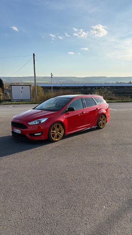 Gebraucht Ford Focus ST-Line 190 PS (139 kW) 2016 Rot Kombi