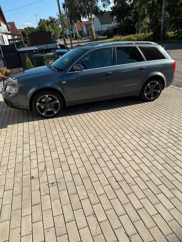 Grau Gebraucht 2003 Audi A4 Kombi | 1.899 € (Guter Preis) - Bild 1/4
