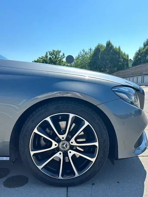 Gebraucht Mercedes E220 Avantgarde 194 PS (142 kW) 2016 Grau Limousine