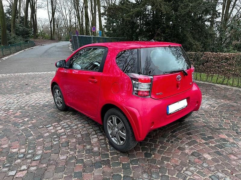 Gebraucht Toyota iQ 68 PS (50 kW) 2009 Rot Kleinwagen