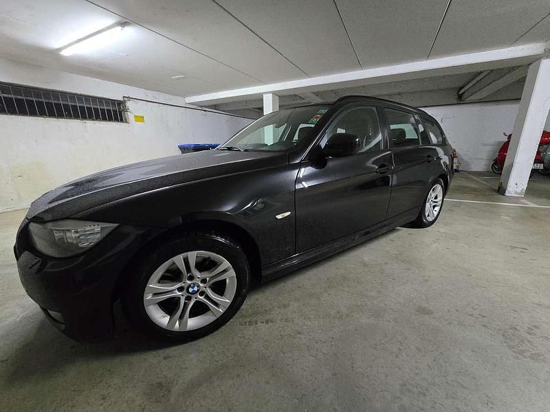 Schwarz Gebraucht 2011 BMW 320 Kombi | 5.900 € (Teuer) - Bild 1/4