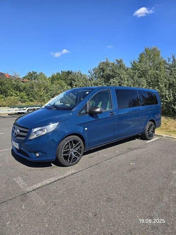 Blau Gebraucht 2015 Mercedes Vito Van / Kleinbus | 23.500 € - Bild 1/4