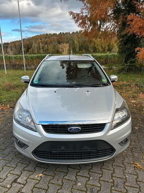 Silber Gebraucht 2010 Ford Focus Limousine | 2.250 € (Guter Preis) - Bild 1/4