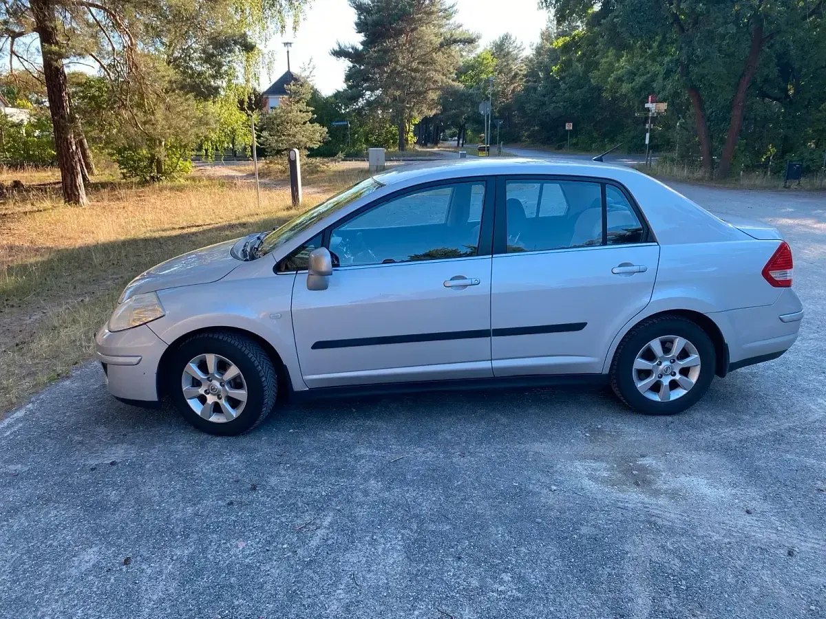 Gebraucht Nissan Tiida 126 PS (92 kW) 2008 Silber Limousine