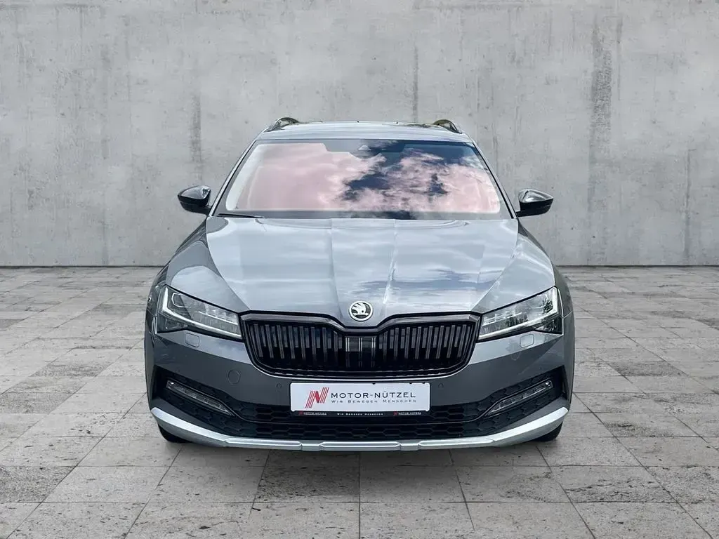 Gebraucht Skoda Superb Scout 4x4 200 PS (147 kW) 2023 Graphitegrau metallic Kombi