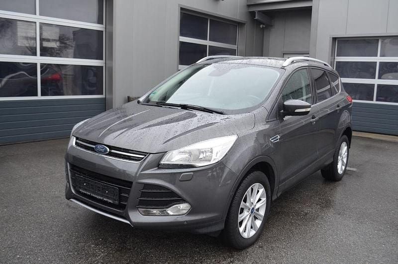 Gebraucht Ford Kuga Titanium 150 PS (110 kW) 2016 Grau SUV