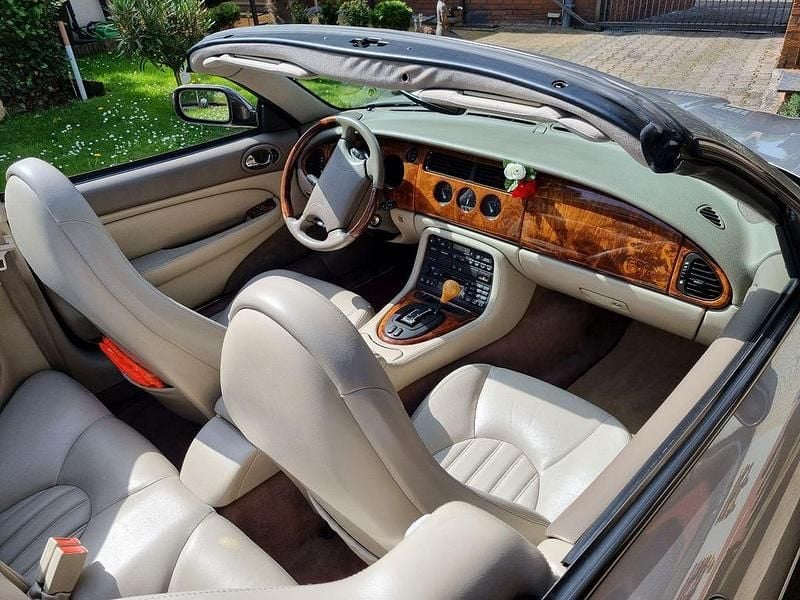 Gebraucht Jaguar XK8 284 PS (208 kW) 1999 Silber Cabrio