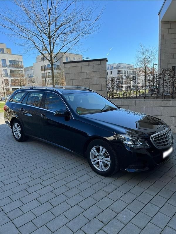 Gebraucht Mercedes E250 Elegance 204 PS (150 kW) 2013 Schwarz Kombi