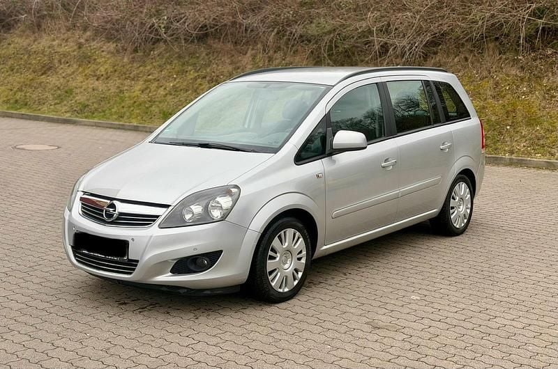 Gebraucht Opel Zafira 125 PS (91 kW) 2012 Weiß Van / Kleinbus