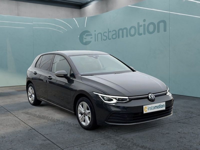 Grau Gebraucht 2023 VW Golf VIII Life Limousine | 22.500 € (Fairer Preis) - Bild 1/3
