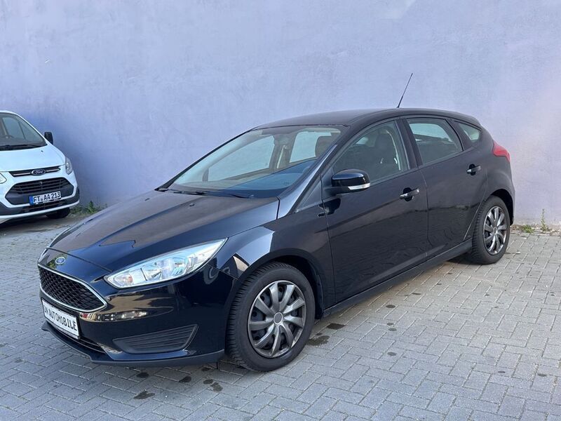 Gebraucht Ford Focus Trend 101 PS (74 kW) 2015 Schwarz Limousine