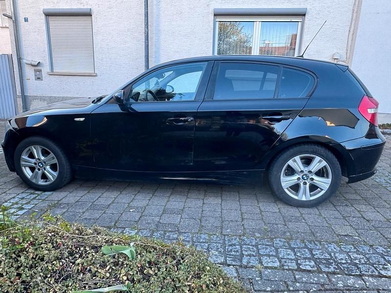 Gebraucht BMW 120 150 PS (110 kW) 2009 Schwarz Kleinwagen