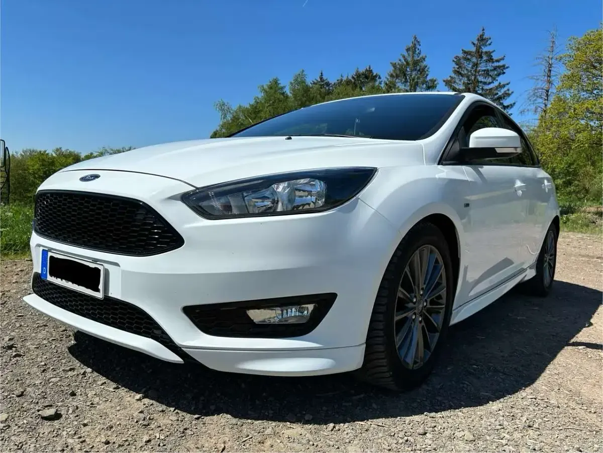 Gebraucht Ford Focus ST-Line 125 PS (91 kW) 2017 Weiß Limousine