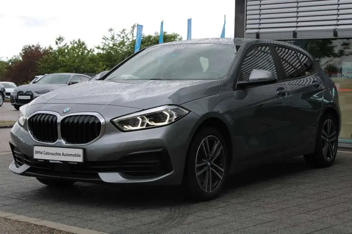 Gebraucht BMW 118 Advantage 136 PS (100 kW) 2023 Skyscraper grau metallic Kleinwagen