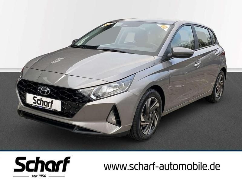 Grau Gebraucht 2022 Hyundai i20 Trend Kleinwagen | 15.490 € (Fairer Preis) - Bild 1/4