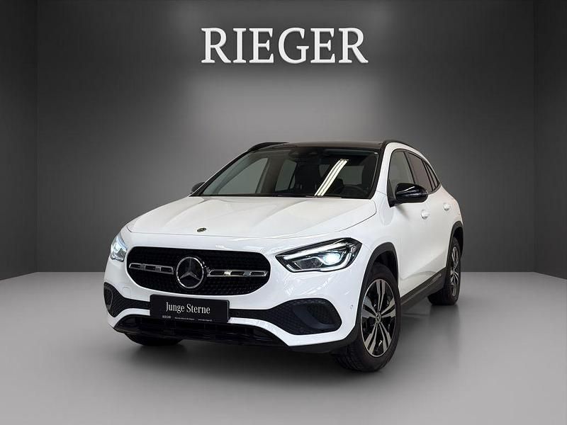 Weiß Gebraucht 2021 Mercedes GLA250 Night SUV | 30.599 € (Guter Preis) - Bild 1/4