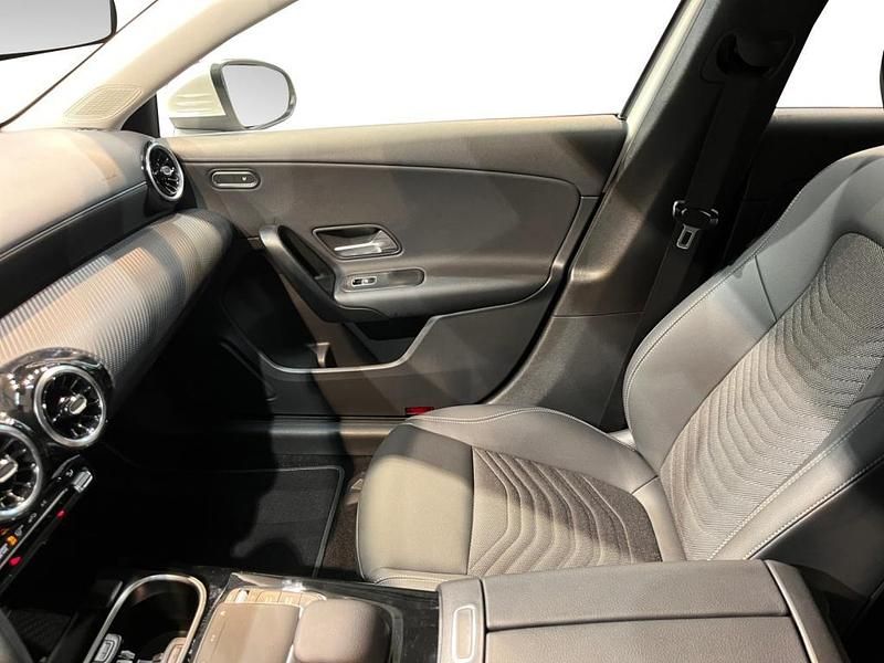 Gebraucht Mercedes A220 Style 190 PS (139 kW) 2023 Unilack polarweiss Limousine