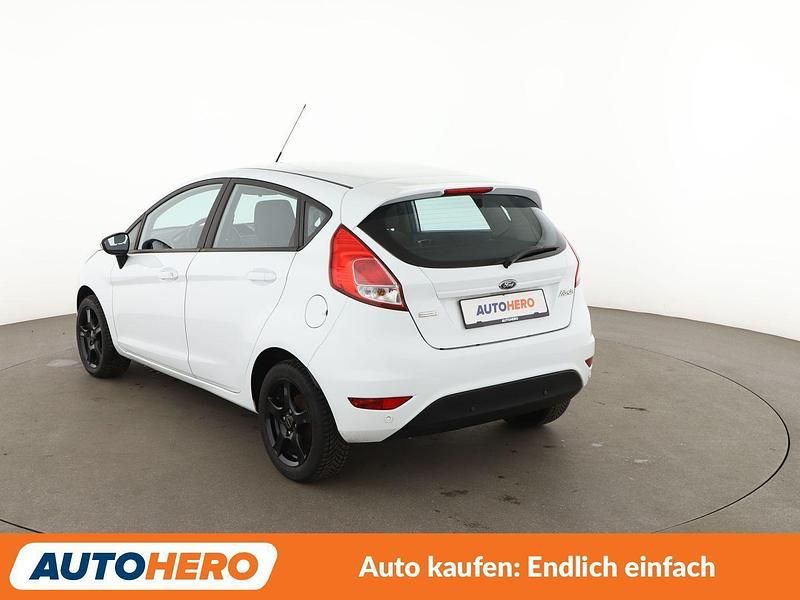 Gebraucht Ford Fiesta Celebration 101 PS (74 kW) 2017 Weiß Kleinwagen