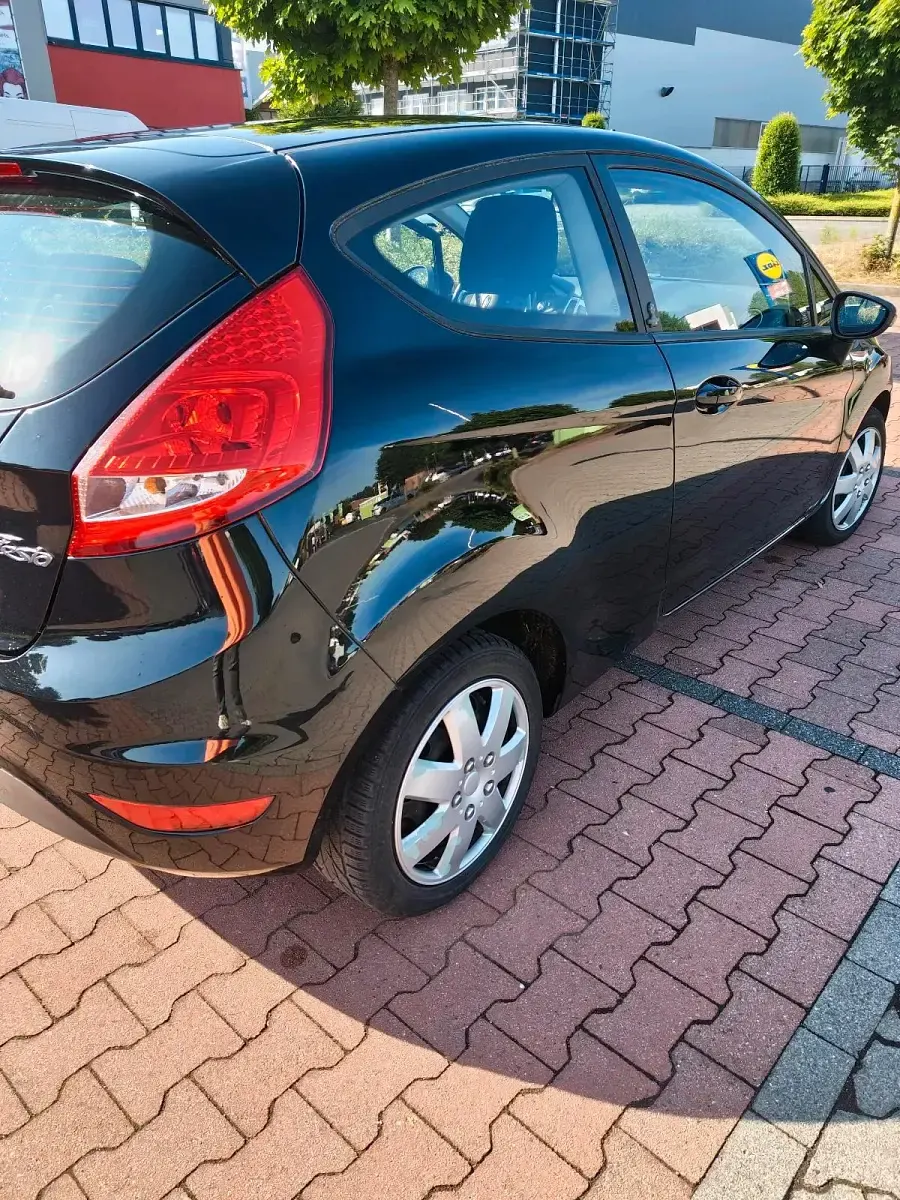 Gebraucht Ford Fiesta 81 PS (59 kW) 2011 Schwarz Kleinwagen