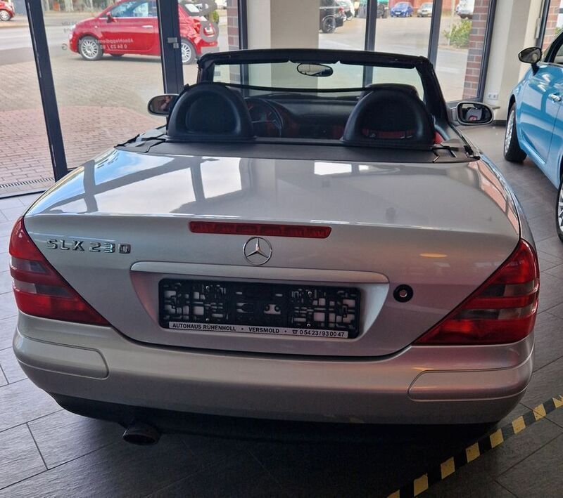 Gebraucht Mercedes SLK230 193 PS (141 kW) 1998 Silber Cabrio