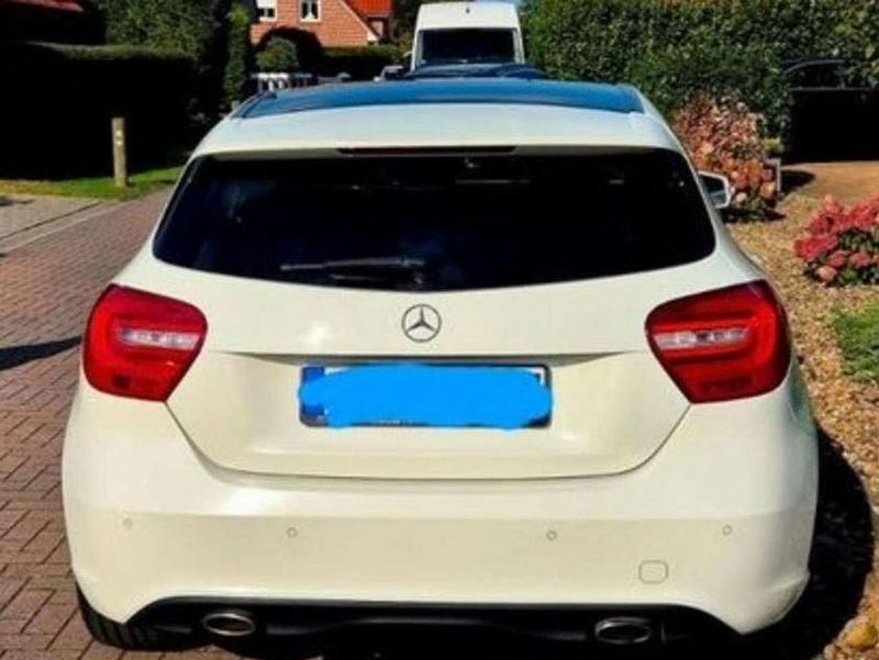 Gebraucht Mercedes A180 Style 122 PS (89 kW) 2015 Weiß Limousine