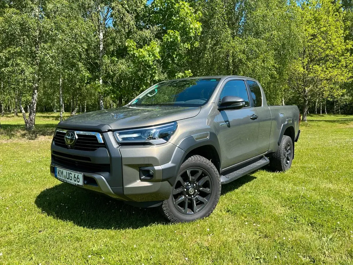 Gebraucht Toyota HiLux 204 PS (150 kW) 2022 Andere farben Pickup