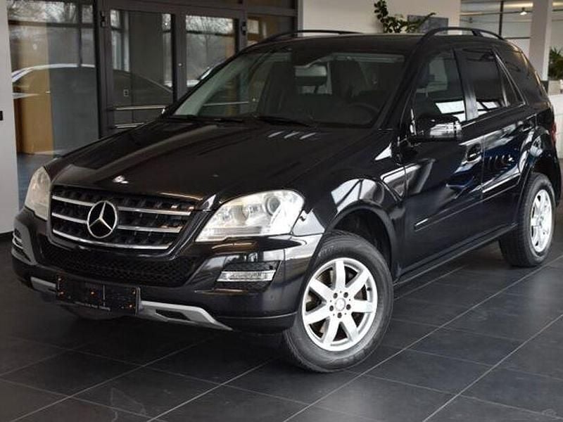 Gebraucht Mercedes ML350 231 PS (169 kW) 2010 Schwarz SUV
