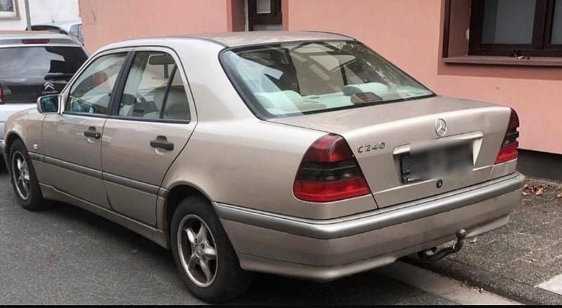 Gebraucht Mercedes C240 170 PS (125 kW) 1998 Gold Limousine
