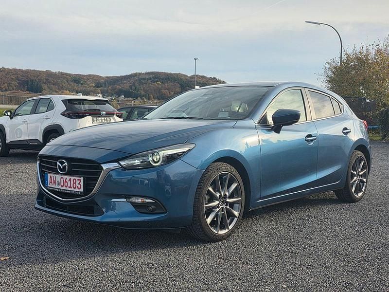 Blau Gebraucht 2018 Mazda 3 Signature Limousine | 16.490 € (Fairer Preis) - Bild 1/4
