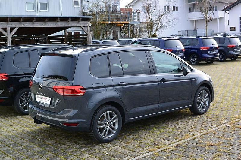 Neu VW Touran Edition 150 PS (110 kW) 2025 Grau Van / Kleinbus