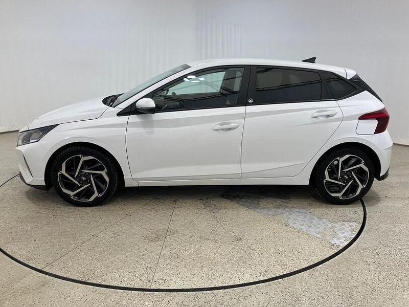 Gebraucht Hyundai i20 101 PS (74 kW) 2021 Polar white / sol Kleinwagen