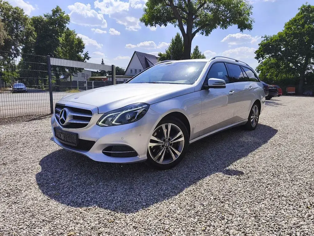 Gebraucht Mercedes E250 204 PS (150 kW) 2015 Silber Limousine