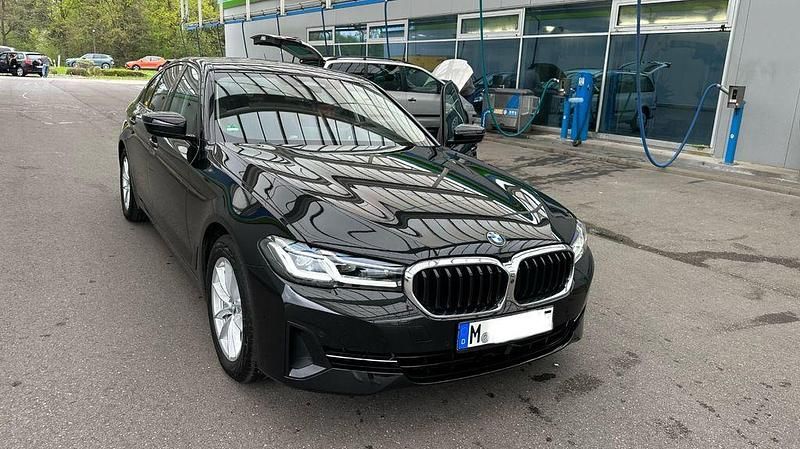 Schwarz Gebraucht 2020 BMW 530e Shadowline Limousine | 33.000 € (Etwas zu teuer) - Bild 1/4