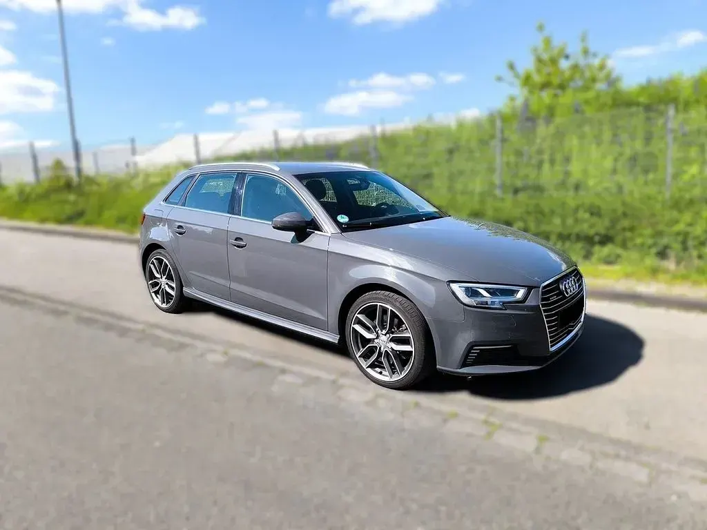 Gebraucht Audi e-tron Design 204 PS (150 kW) 2020 Grau SUV