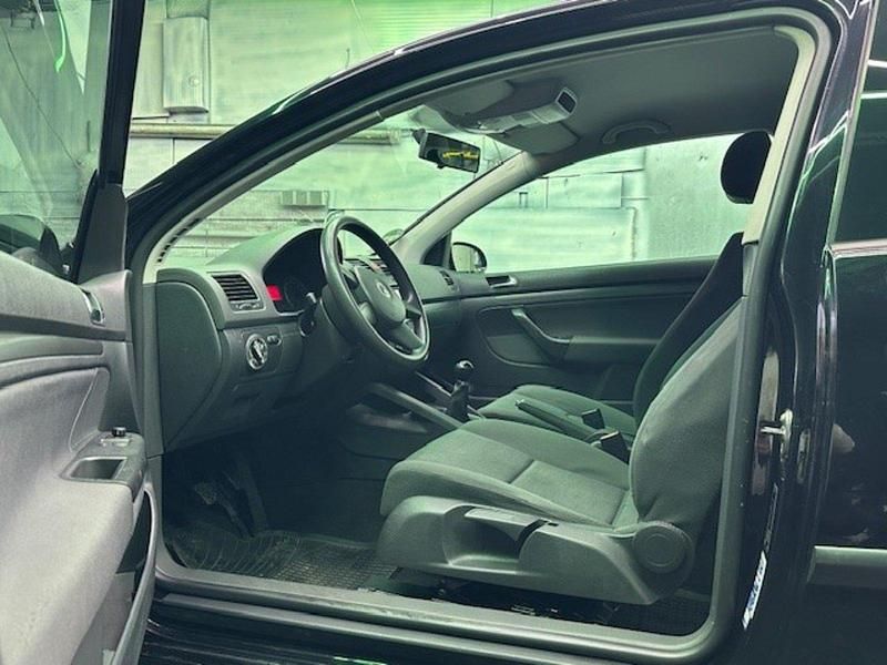 Gebraucht VW Golf V 75 PS (55 kW) 2004 Schwarz Kleinwagen