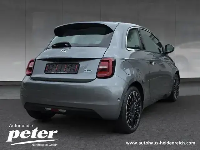 Gebraucht Fiat 500e La Prima 86 kW (118 PS) 2023 Colore esterno (mineral grau) Kleinwagen