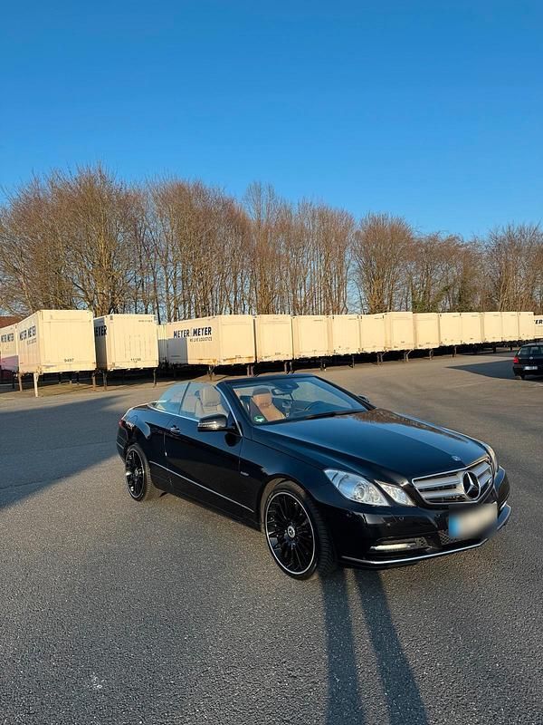 Gebraucht Mercedes E350 265 PS (194 kW) 2012 Schwarz Cabrio