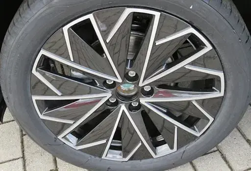 Neu Skoda Scala Tour 95 PS (69 kW) 2025 Grau (graphitegrau metallic) Kleinwagen