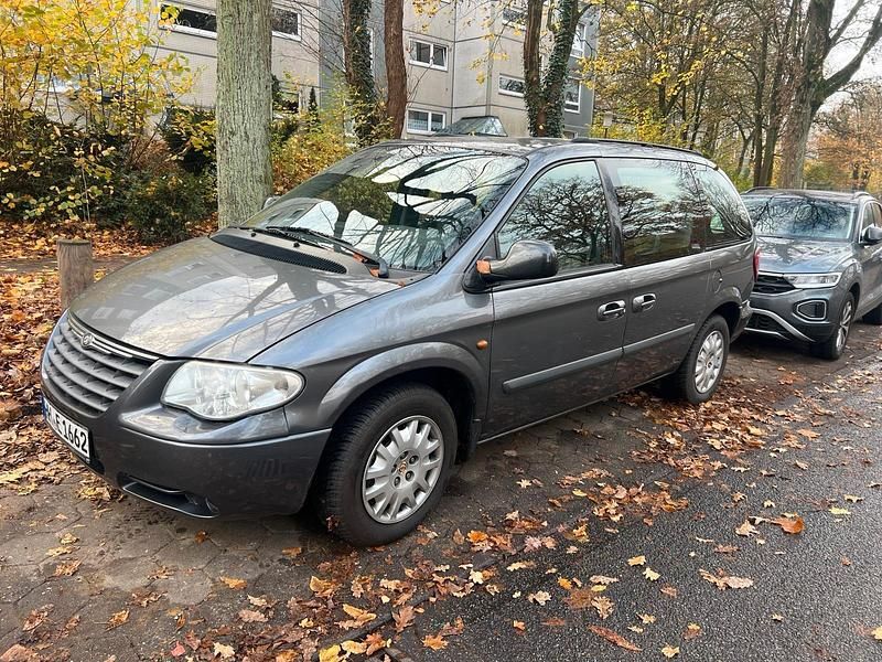 Grau Gebraucht 2004 Chrysler Voyager Van / Kleinbus | 1.300 € (Superpreis) - Bild 1/4