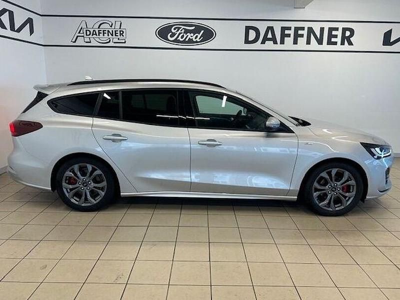 Gebraucht Ford Focus ST-Line 155 PS (114 kW) 2024 Polarsilber metallic Limousine