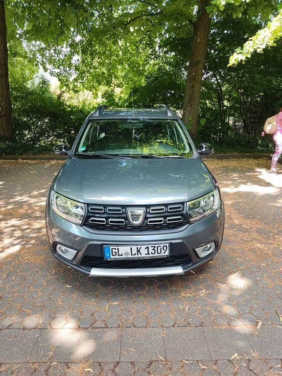 Grau Gebraucht 2018 Dacia Sandero Stepway Kleinwagen | 6.700 € (Guter Preis) - Bild 1/4