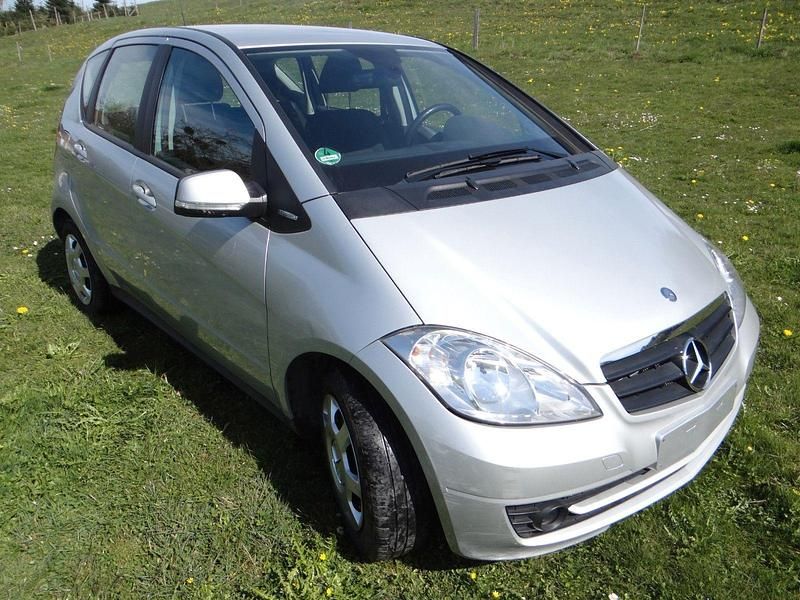 Gebraucht Mercedes A150 95 PS (69 kW) 2009 Silber Limousine