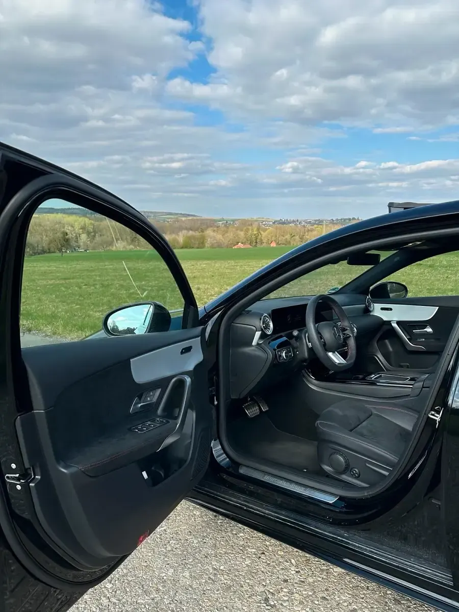 Gebraucht Mercedes A180 AMG line 138 PS (101 kW) 2024 Schwarz Limousine
