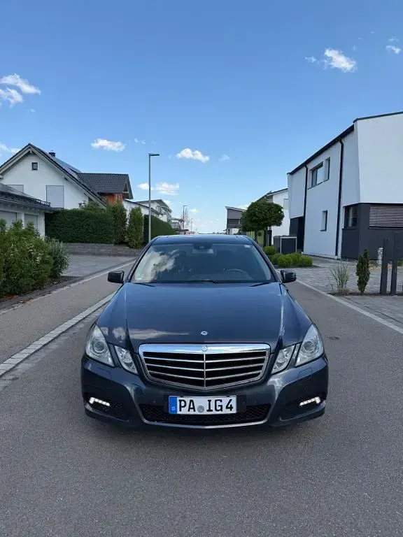 Gebraucht Mercedes E350 Avantgarde 231 PS (169 kW) 2010 Grau Limousine