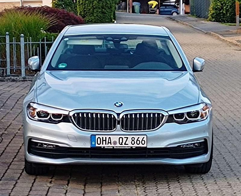 Silber Gebraucht 2018 BMW 520 Limousine | 27.899 € (Superpreis) - Bild 1/4